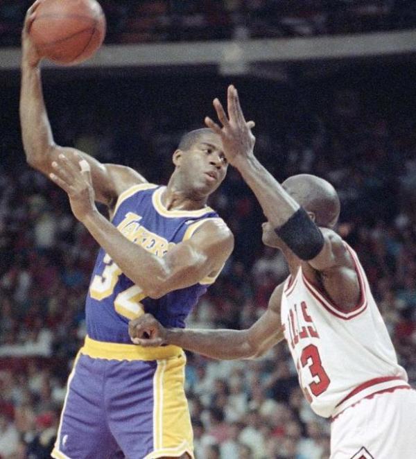 ​​​WTT新加坡大满贯男单半决赛：梁靖崑4-3战胜王楚钦晋级决赛央视新闻微博.